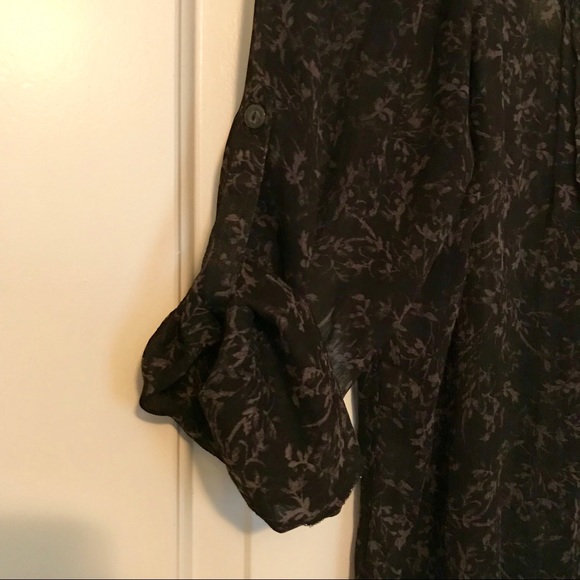 Subtle Floral Print Peasant-Style Tunic - Picture 4 of 6